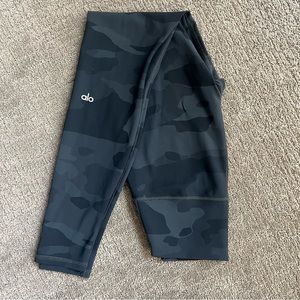 ALO YOGA GREY CAMO LEGGINGS